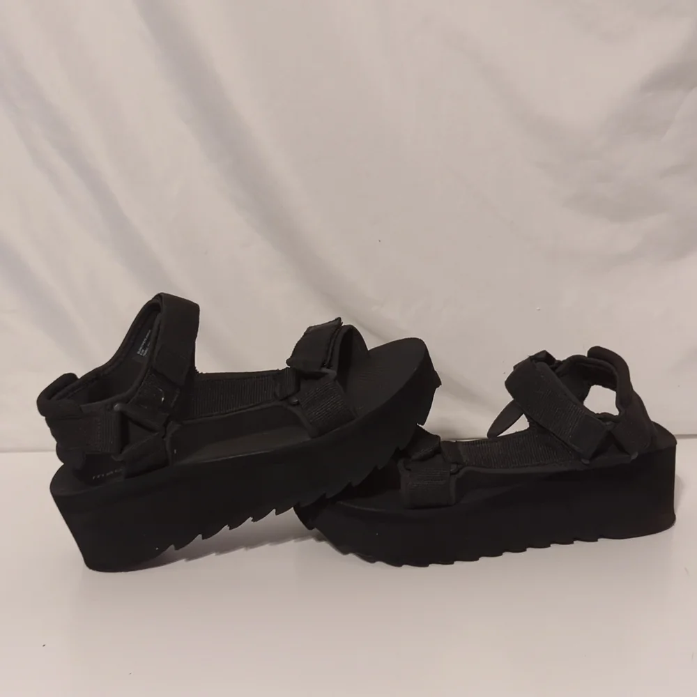 Platform Sandals - Picture 2 of 12